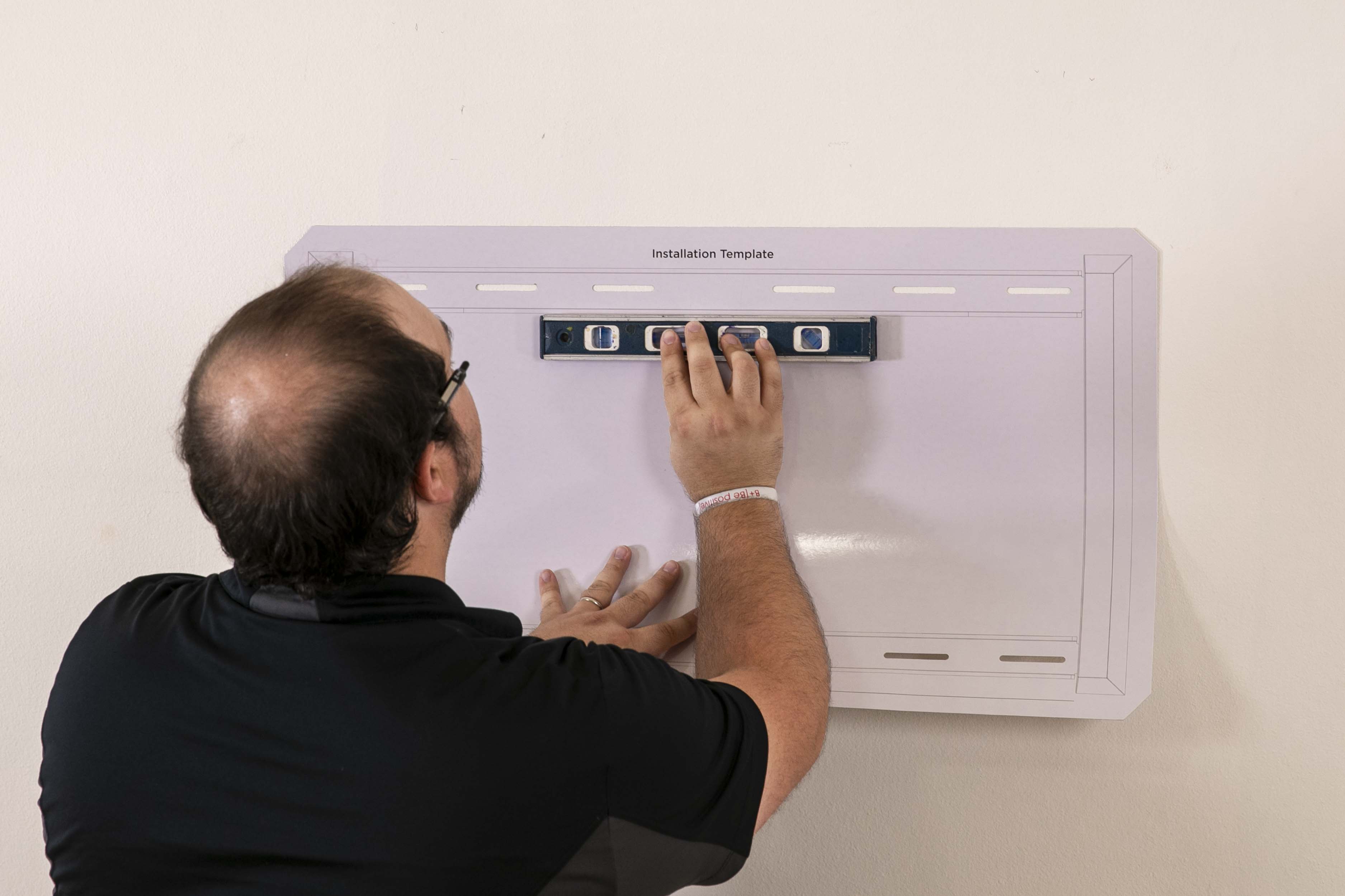 FULL MOTION ARTICULATING TV WALL MOUNT FOR 42-90" TVS, EXTENDS 3.6-31" FROM WALL, HOLDS 150 LBS