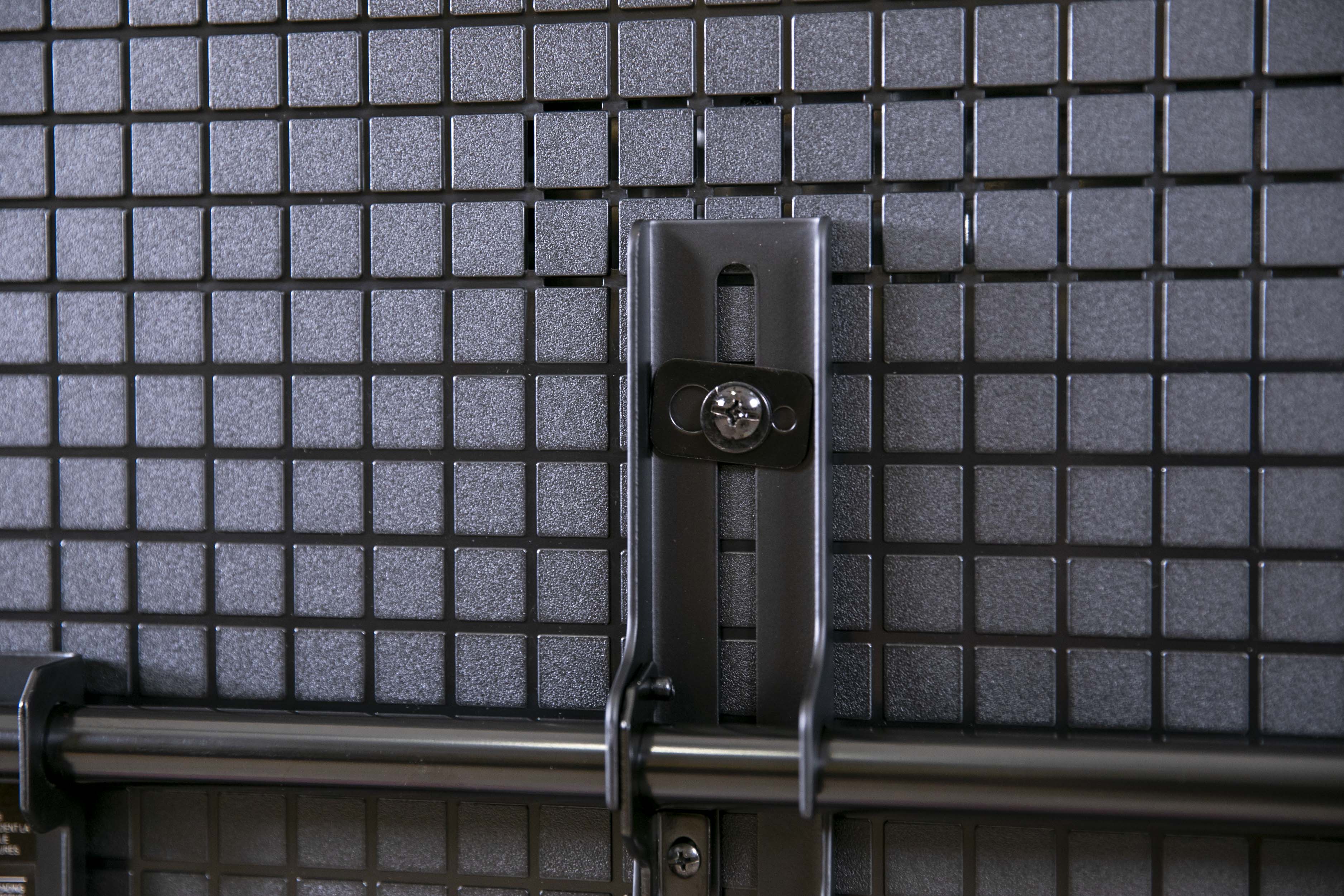 FULL MOTION ARTICULATING TV WALL MOUNT FOR 42-90" TVS, EXTENDS 3.6-31" FROM WALL, HOLDS 150 LBS