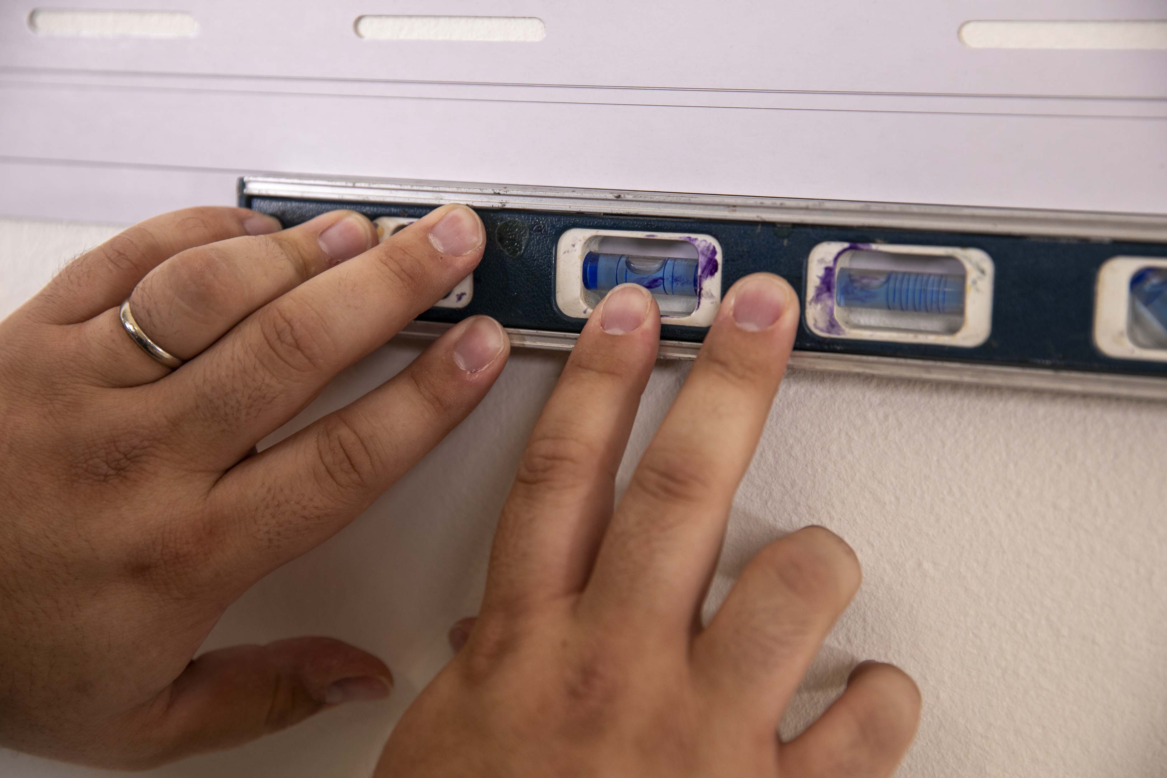 FULL MOTION ARTICULATING TV WALL MOUNT FOR 42-90" TVS, EXTENDS 3.6-31" FROM WALL, HOLDS 150 LBS