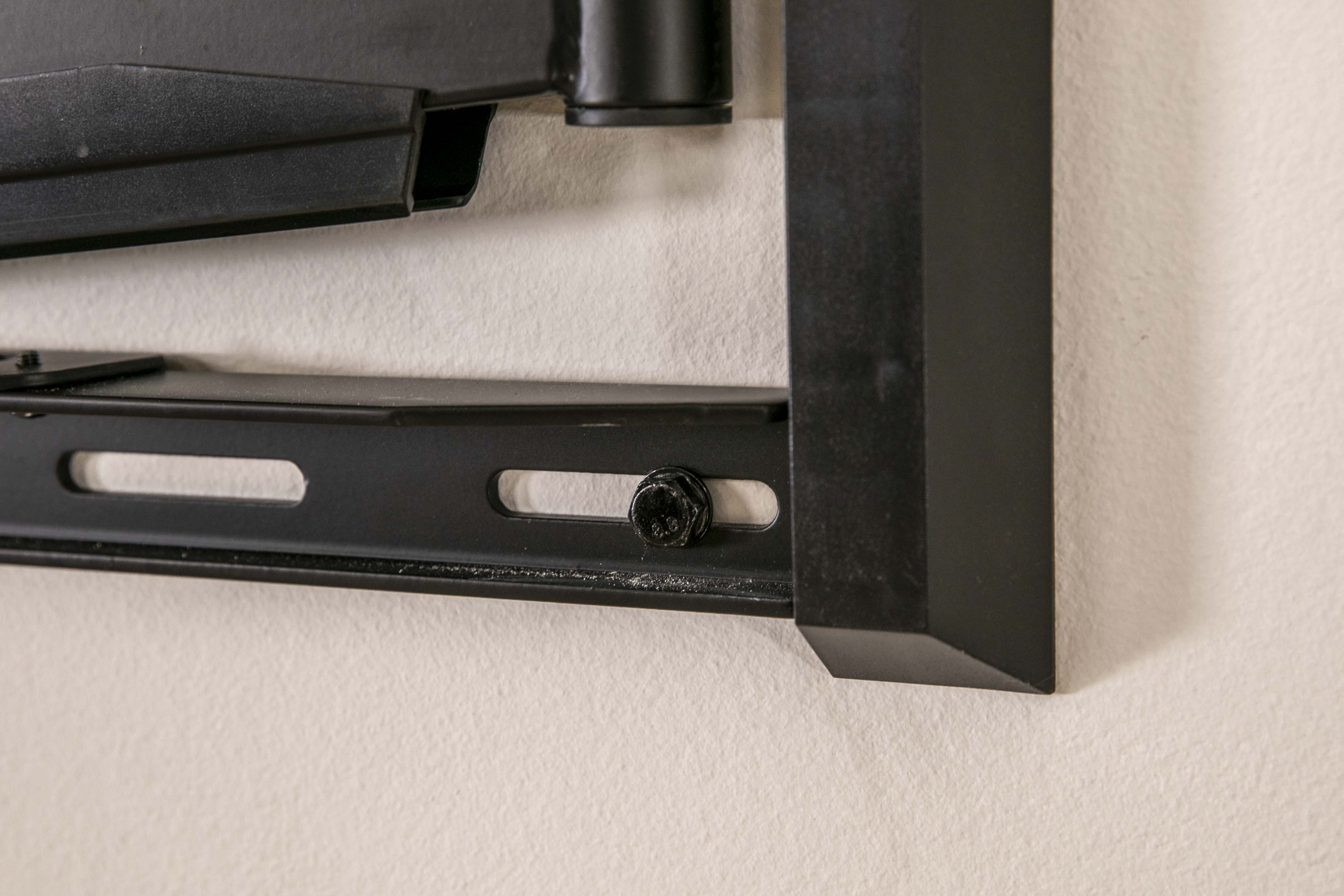 FULL MOTION ARTICULATING TV WALL MOUNT FOR 42-90" TVS, EXTENDS 3.6-31" FROM WALL, HOLDS 150 LBS