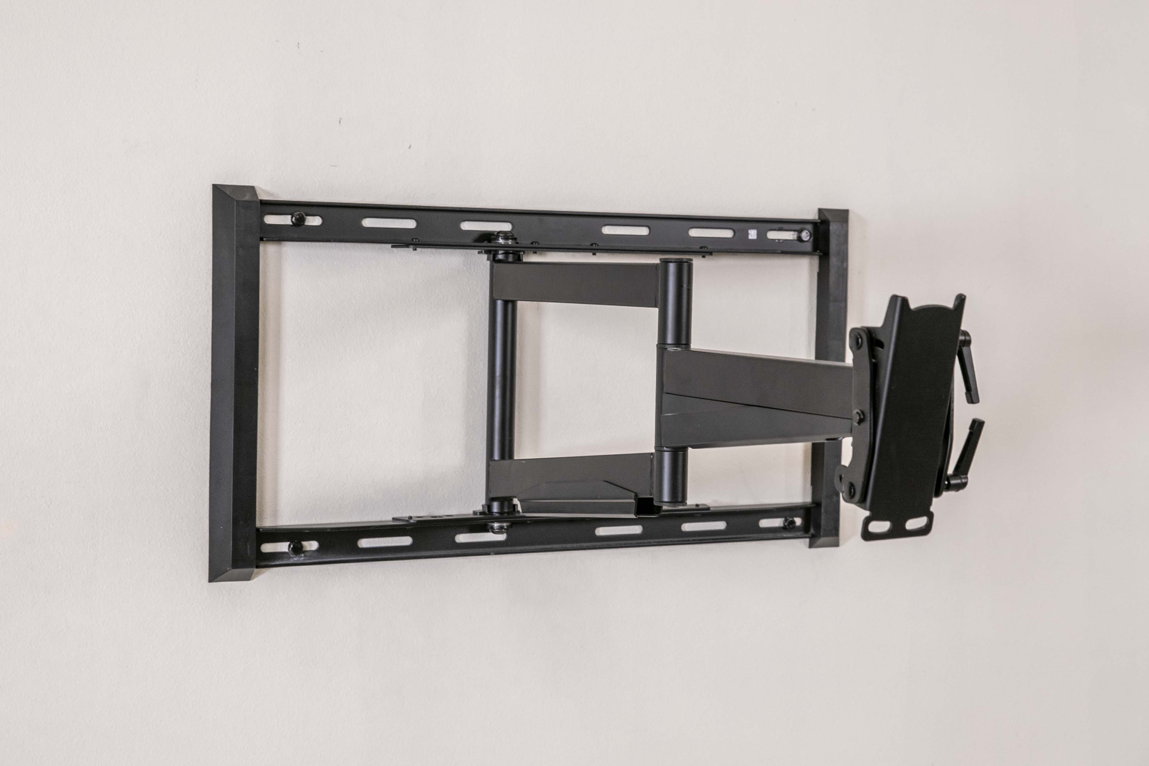 FULL MOTION ARTICULATING TV WALL MOUNT FOR 42-90" TVS, EXTENDS 3.6-31" FROM WALL, HOLDS 150 LBS