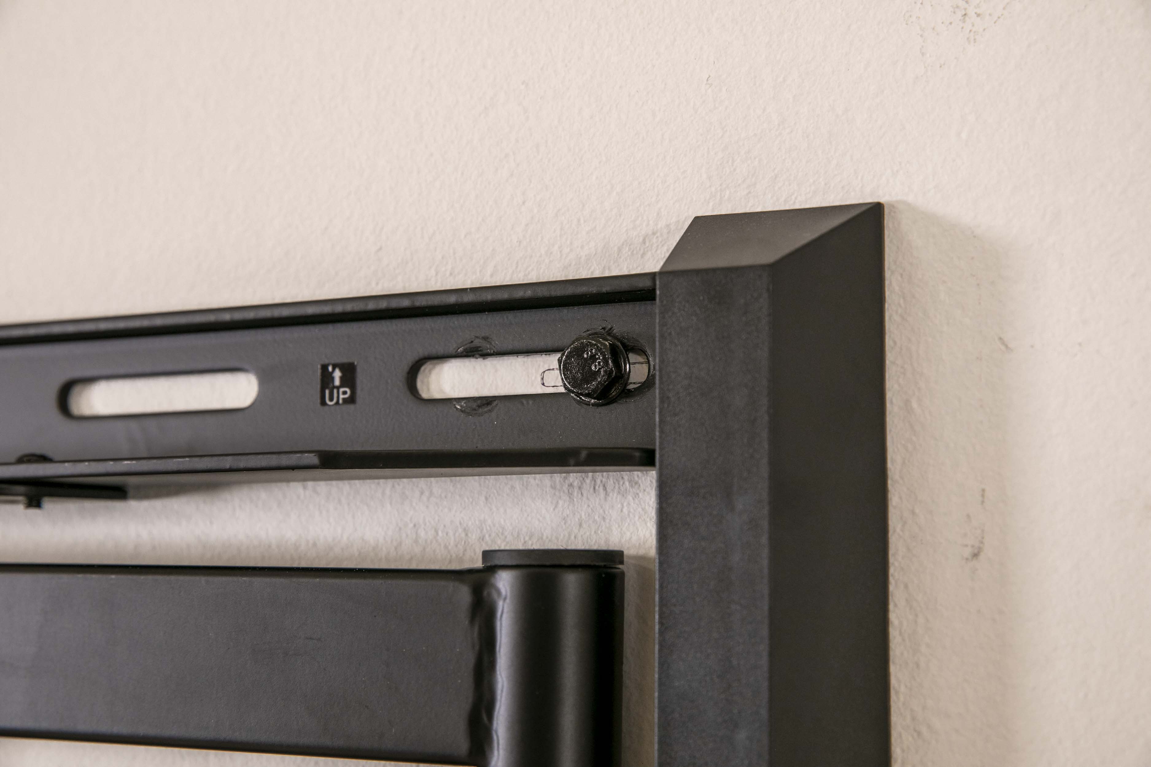 FULL MOTION ARTICULATING TV WALL MOUNT FOR 42-90" TVS, EXTENDS 3.6-31" FROM WALL, HOLDS 150 LBS