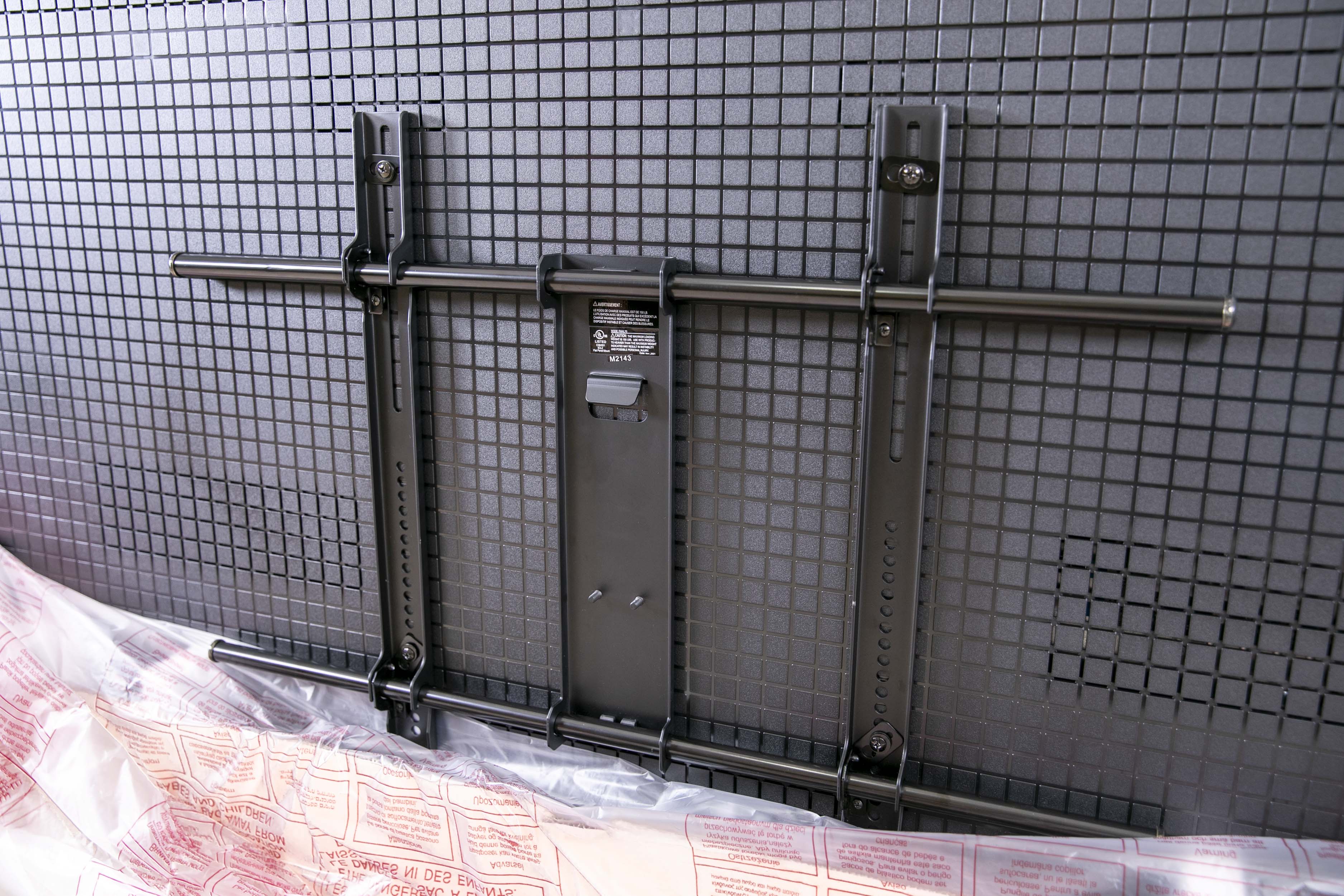 FULL MOTION ARTICULATING TV WALL MOUNT FOR 42-90" TVS, EXTENDS 3.6-31" FROM WALL, HOLDS 150 LBS