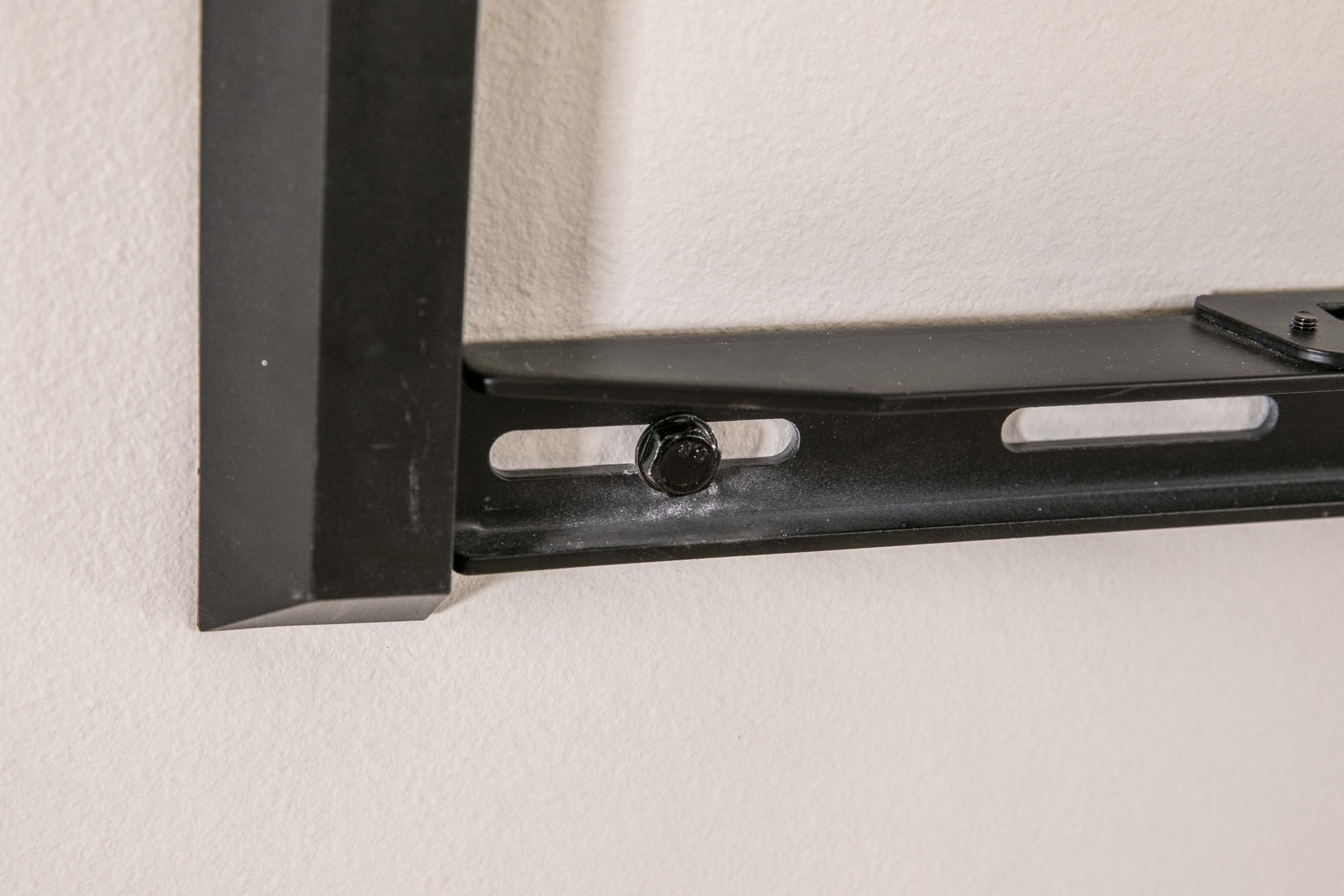 FULL MOTION ARTICULATING TV WALL MOUNT FOR 42-90" TVS, EXTENDS 3.6-31" FROM WALL, HOLDS 150 LBS