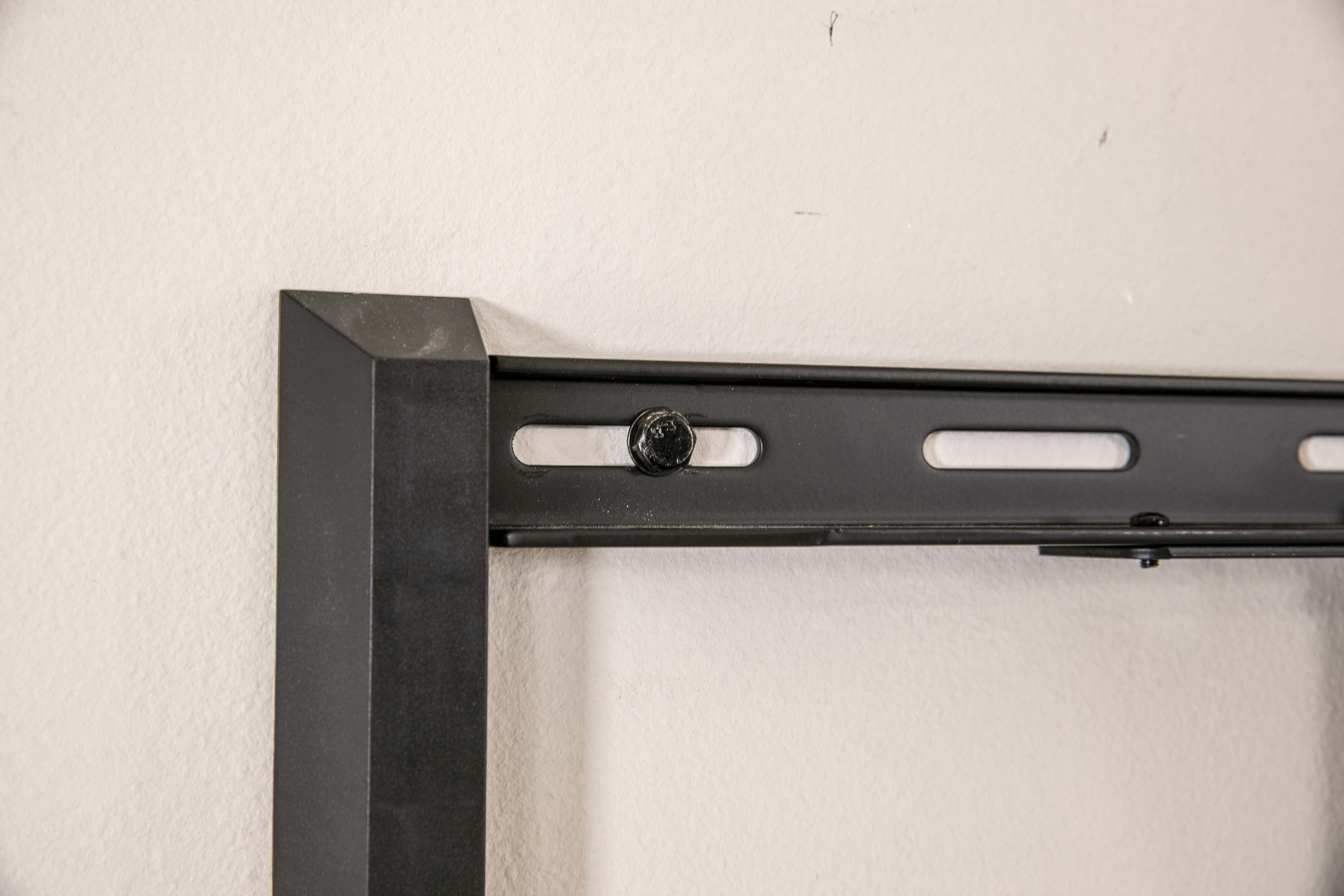 FULL MOTION ARTICULATING TV WALL MOUNT FOR 42-90" TVS, EXTENDS 3.6-31" FROM WALL, HOLDS 150 LBS