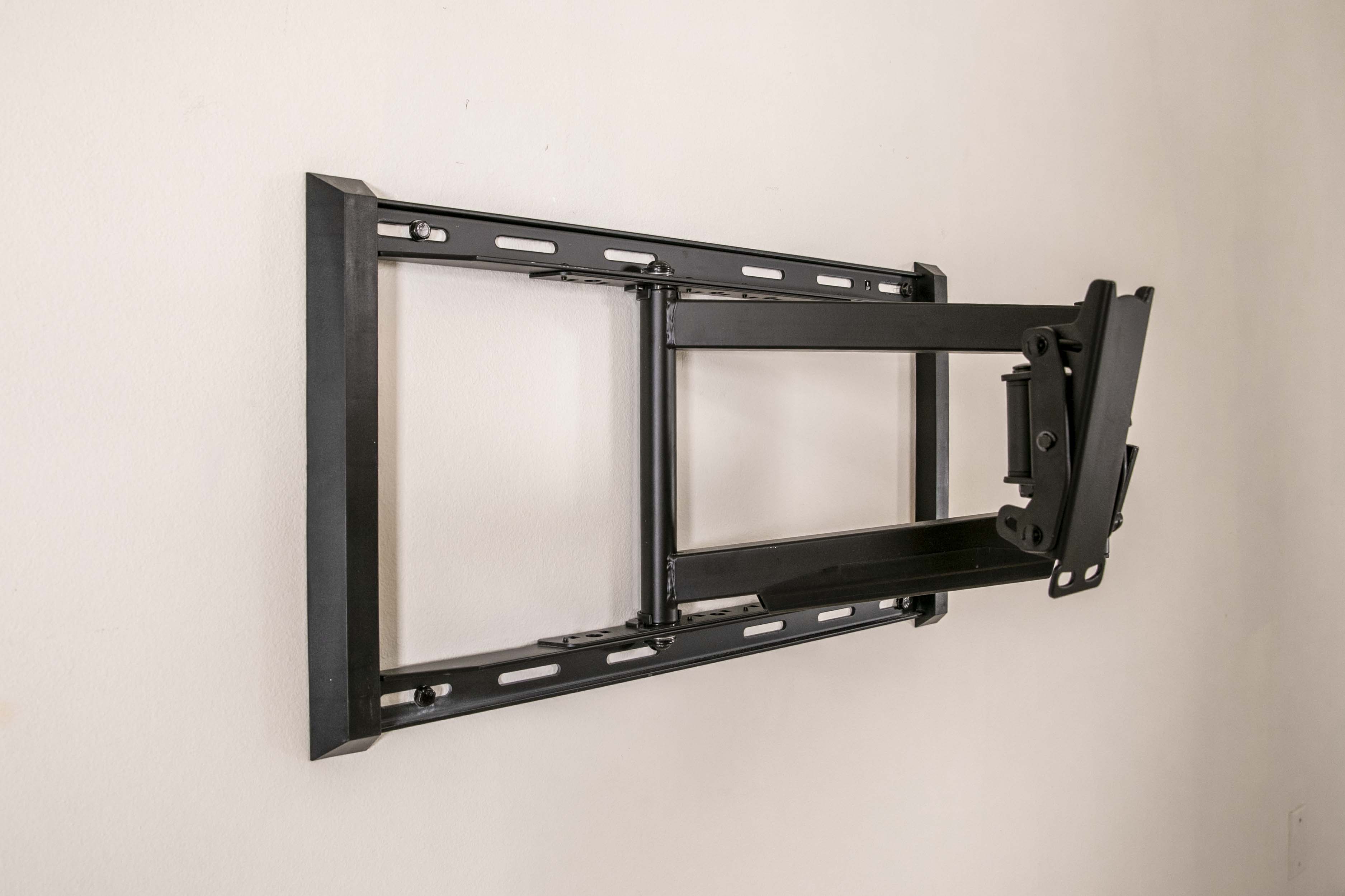 FULL MOTION ARTICULATING TV WALL MOUNT FOR 42-90" TVS, EXTENDS 3.6-31" FROM WALL, HOLDS 150 LBS